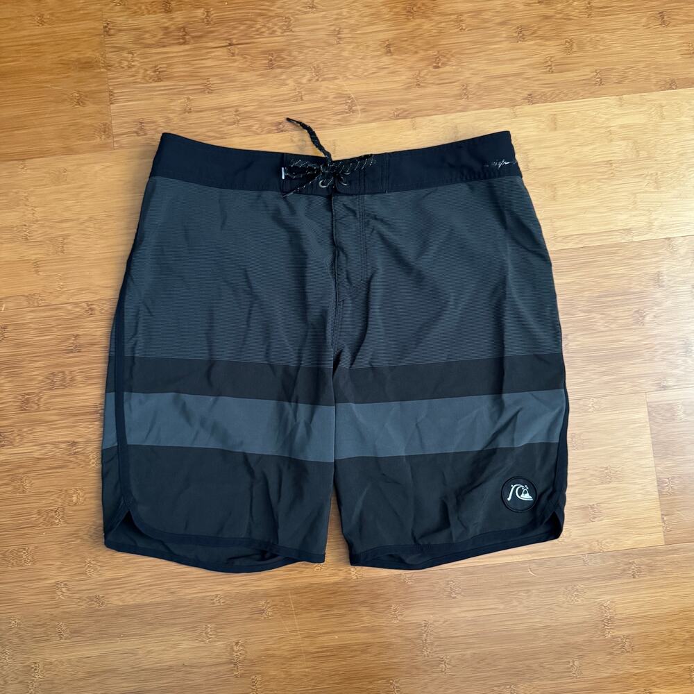 Quiksilver Shorts Mens 36